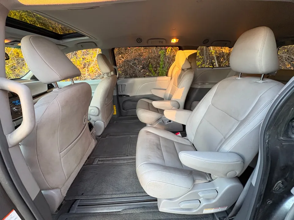 Toyota Sienna 2015 photo 5