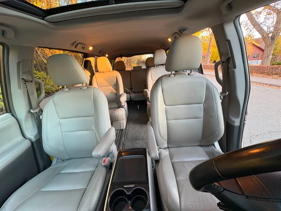 Toyota Sienna 2015 photo 2