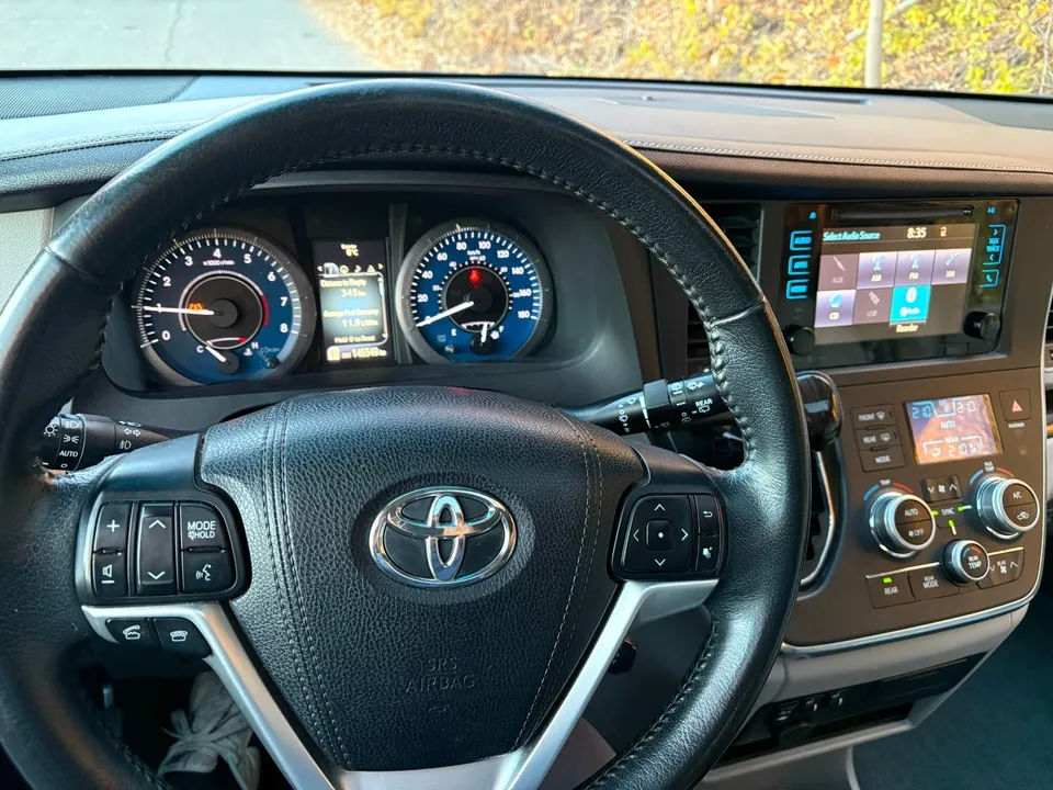 Toyota Sienna 2015 photo 3