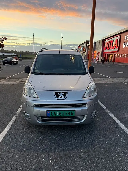 Peugeot Partner 2011 photo 2