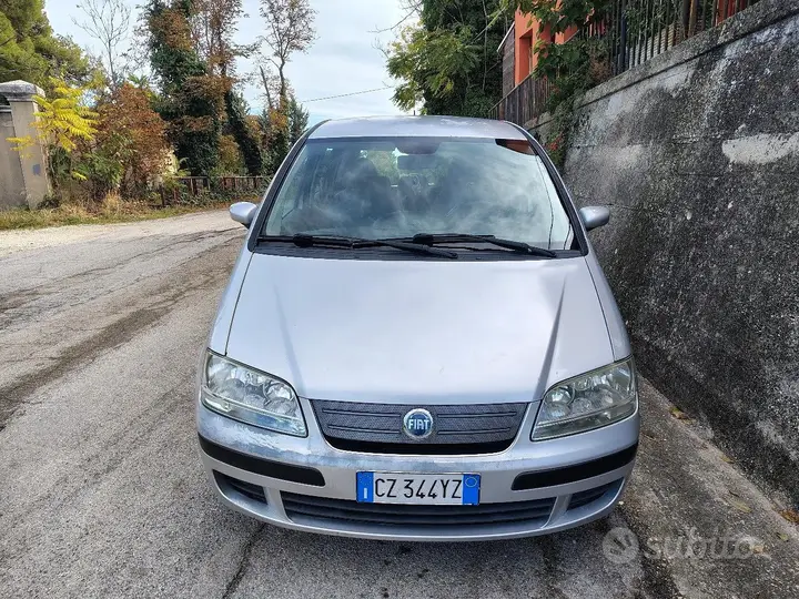 Fiat Idea 2006 photo 2