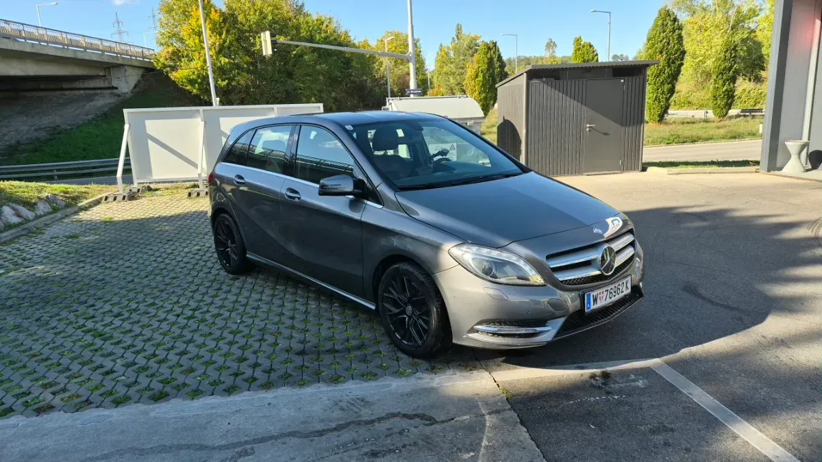 Mercedes-Benz B-Class 2013 photo 2