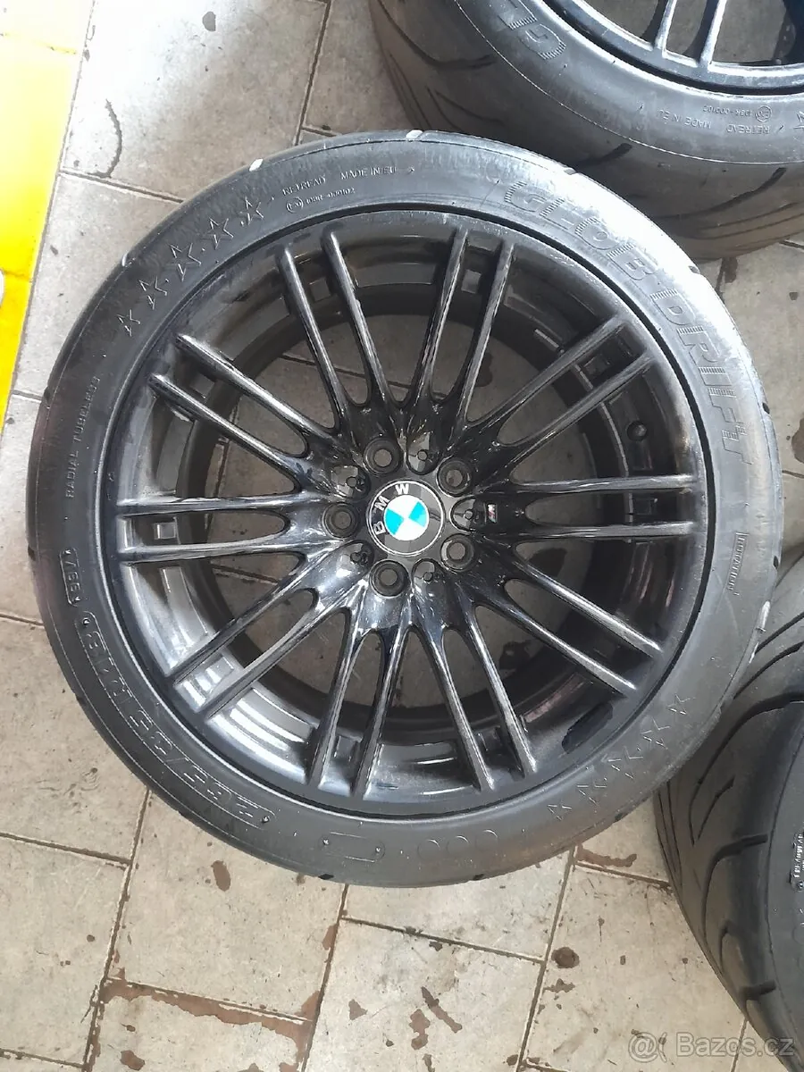 BMW M3 photo 3