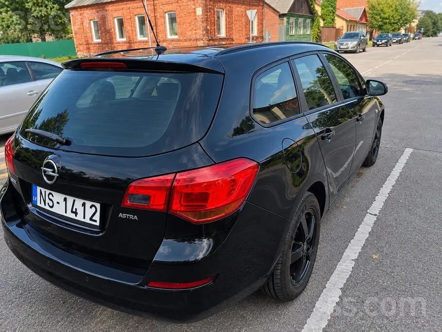 Opel Astra 2011 photo 5