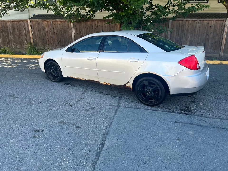 Pontiac G6 2008 photo 2