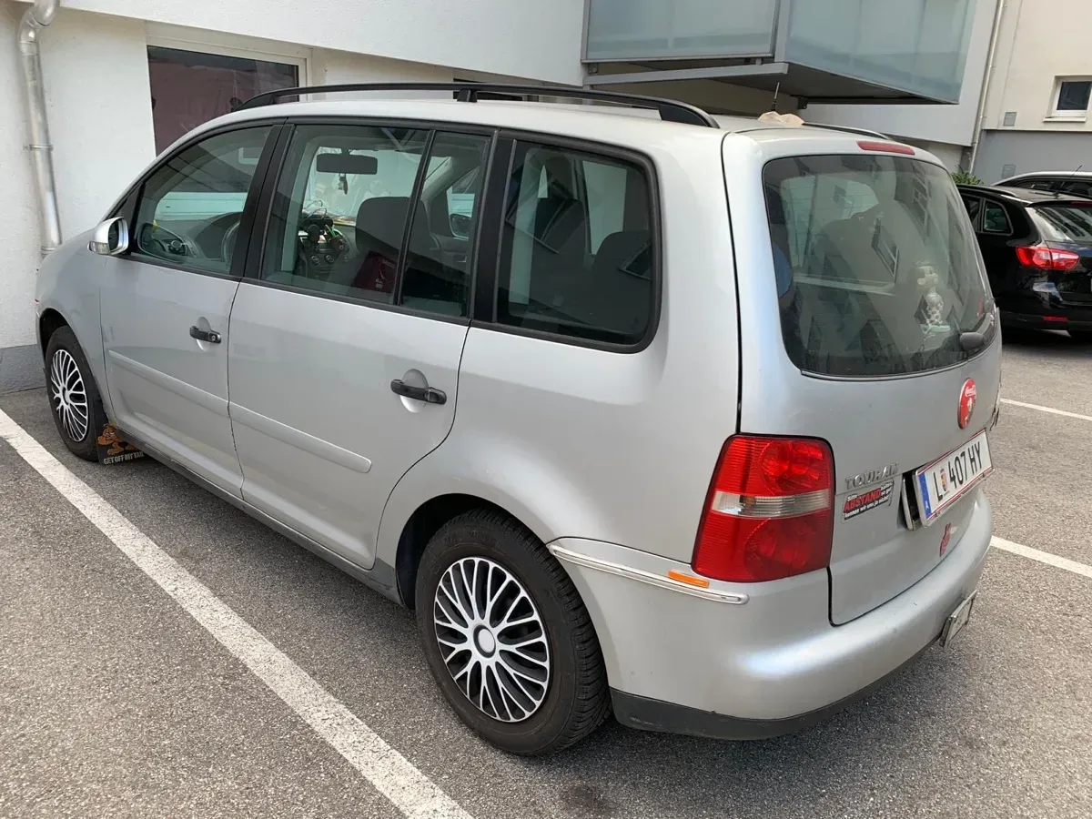Volkswagen Touran 2006 photo 2