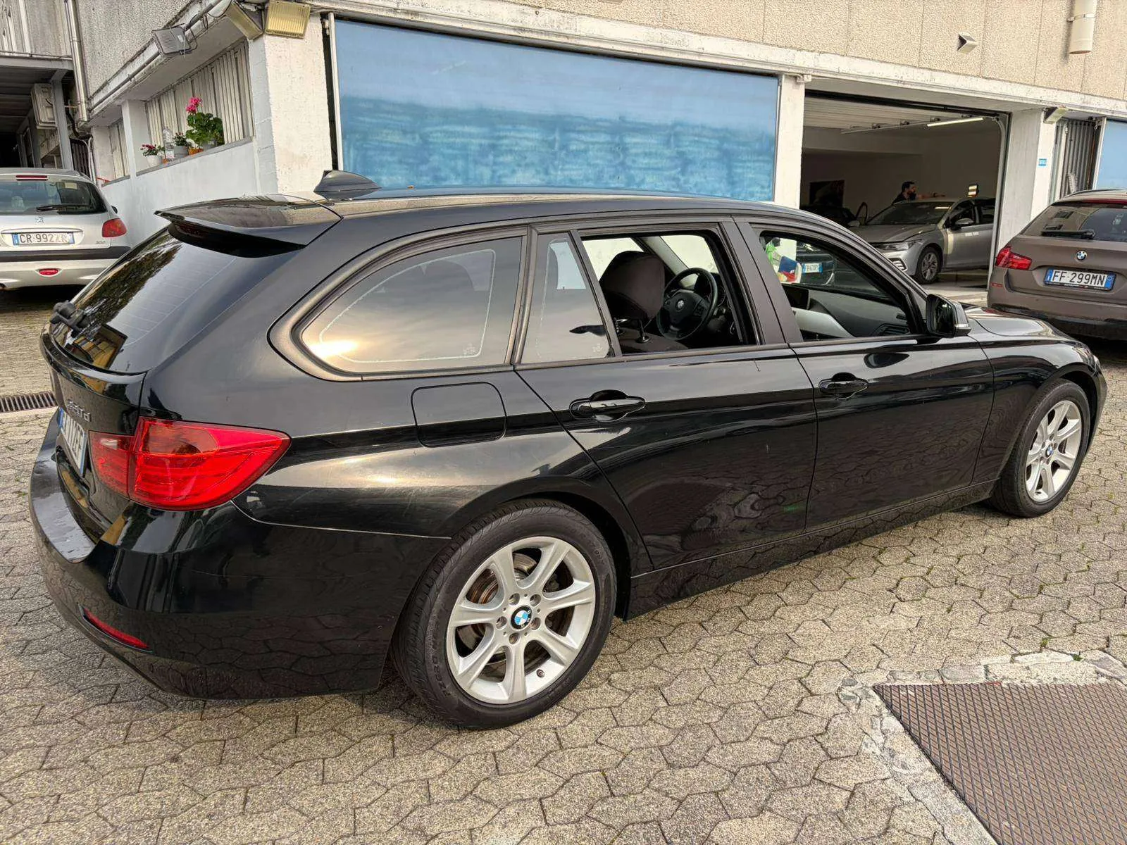 BMW 320 Touring Business 2014 photo 4