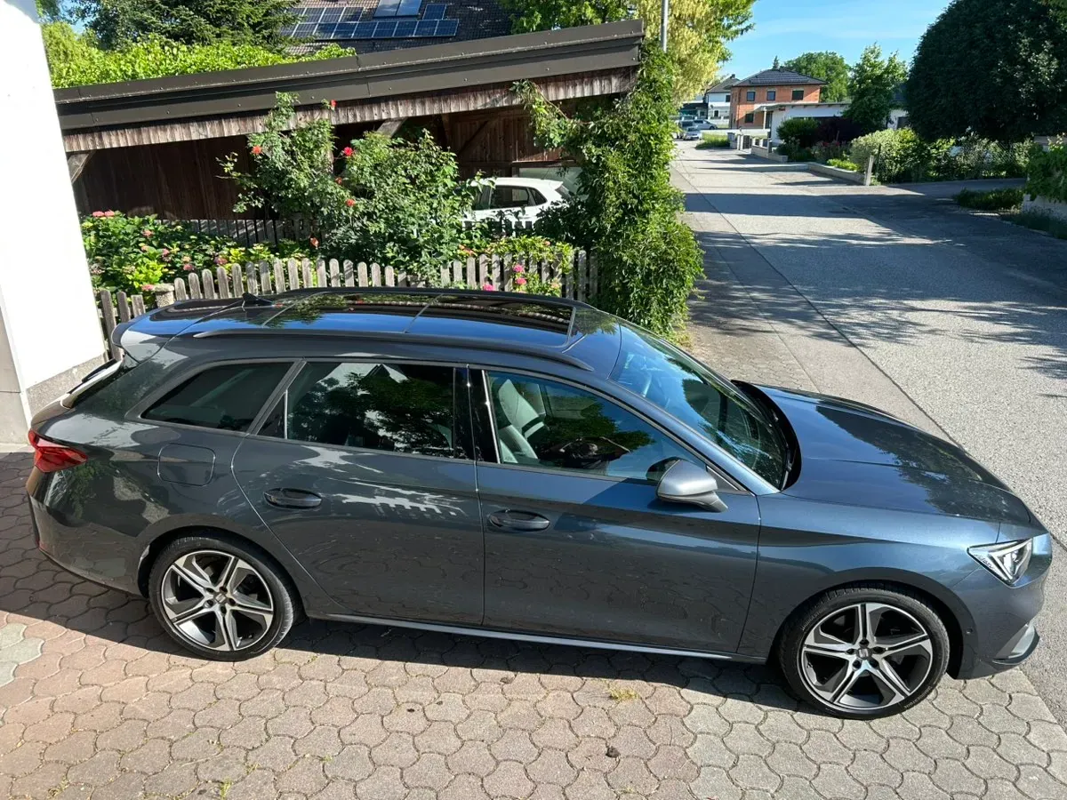 Seat Leon 2023 photo 2