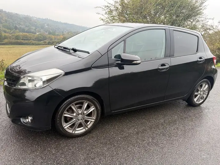 Toyota Yaris 2013 photo 3