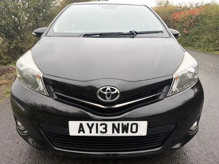 Toyota Yaris 2013 photo 2