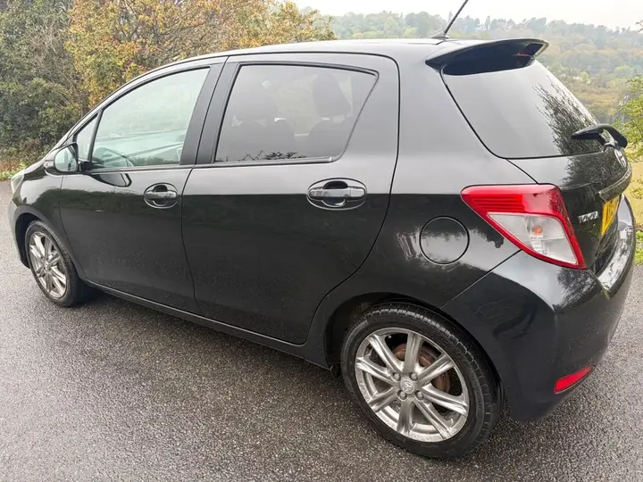 Toyota Yaris 2013 photo 4