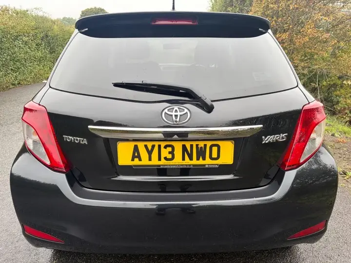 Toyota Yaris 2013 photo 5