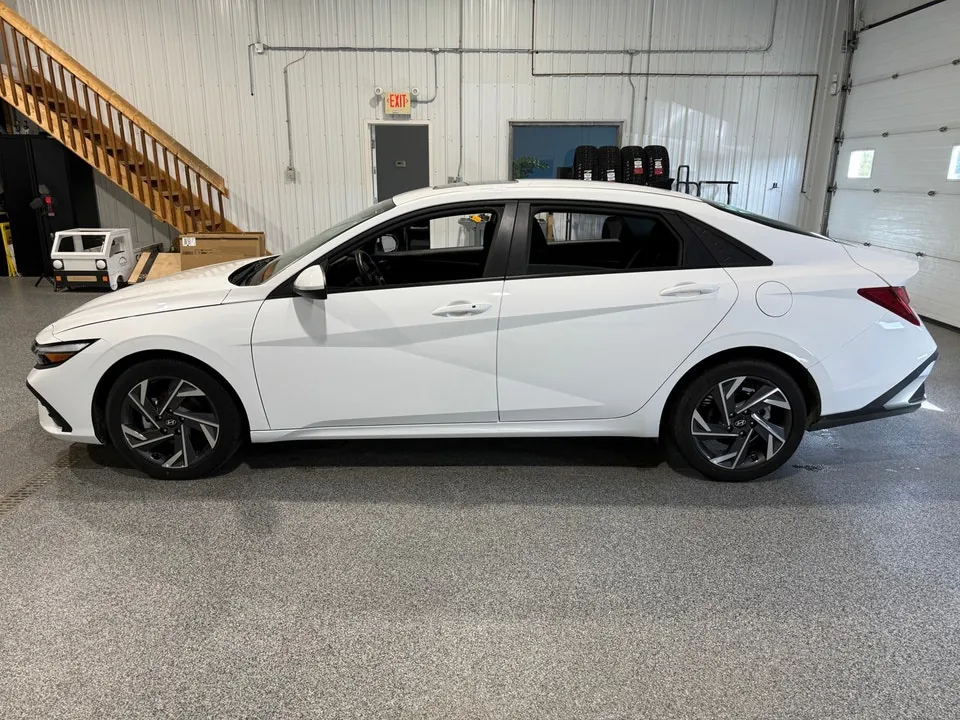Hyundai Elantra 2025 photo 5