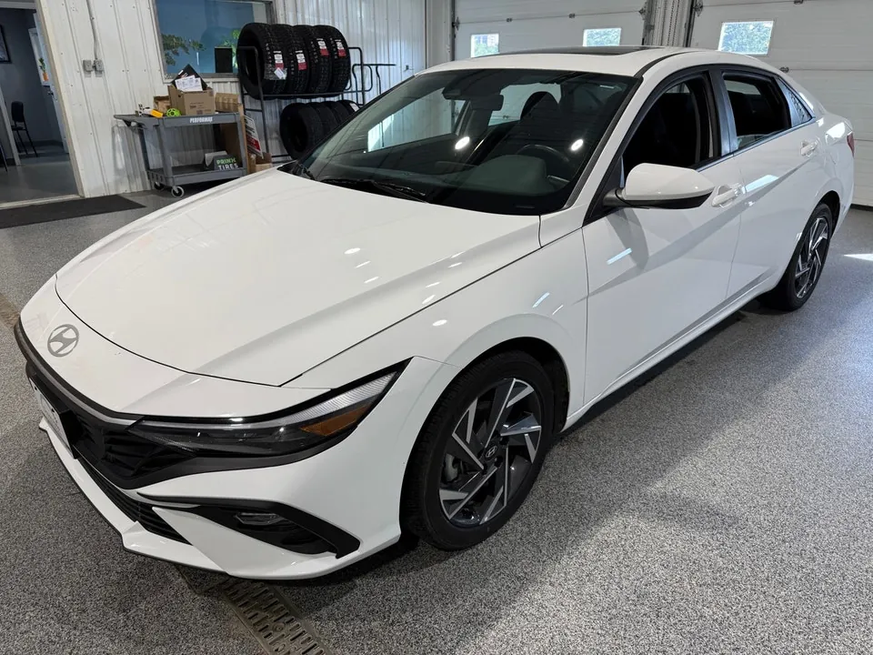 Hyundai Elantra 2025 photo 4