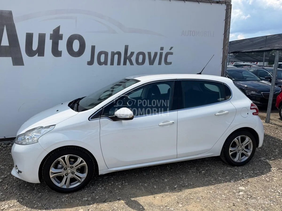 Peugeot 208 2013 photo 4