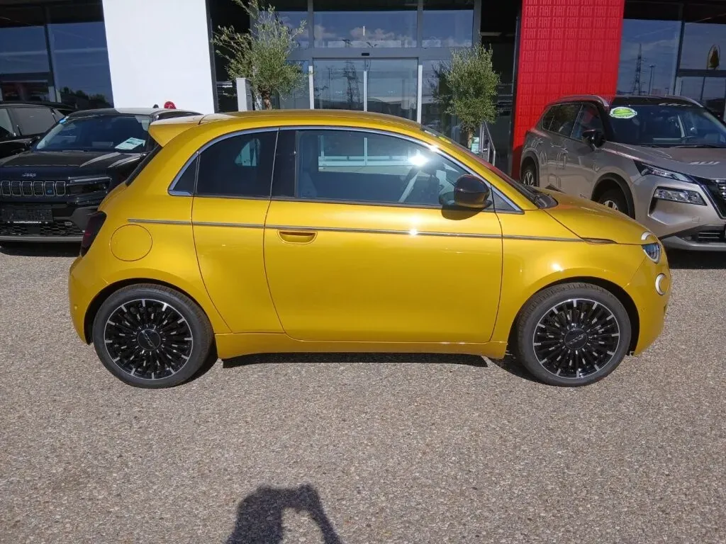 Fiat 500E photo 3