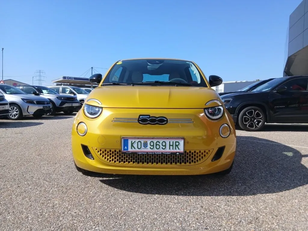 Fiat 500E photo 2