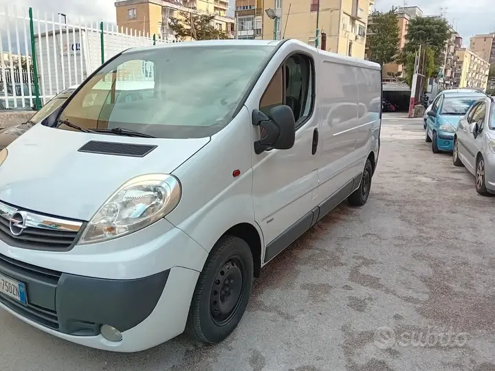 Opel Vivaro 2013 photo 3