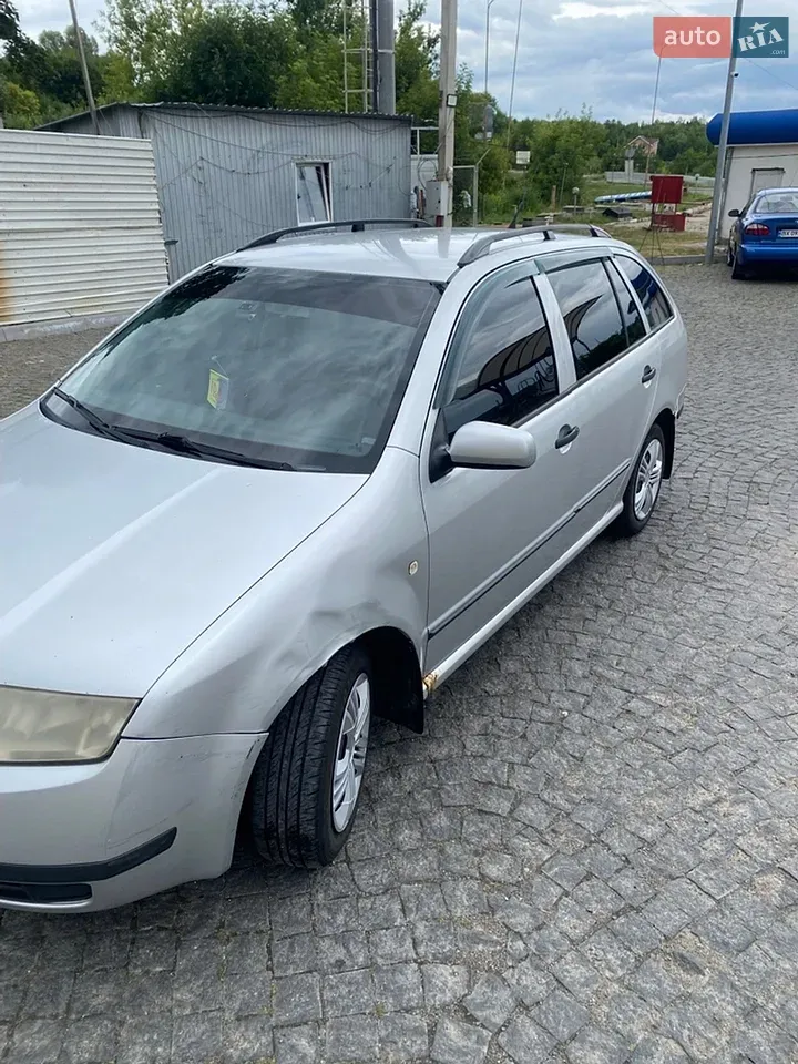 Skoda Fabia 2004 photo 3