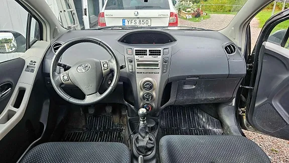 Toyota Yaris 2010 photo 5