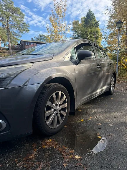 Toyota Avensis 2012 photo 2