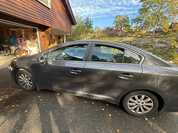 Toyota Avensis 2012 photo 3