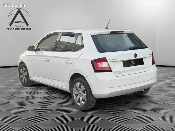 Skoda Fabia 2015 photo 3