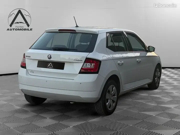 Skoda Fabia 2015 photo 5
