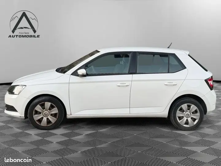 Skoda Fabia 2015 photo 2