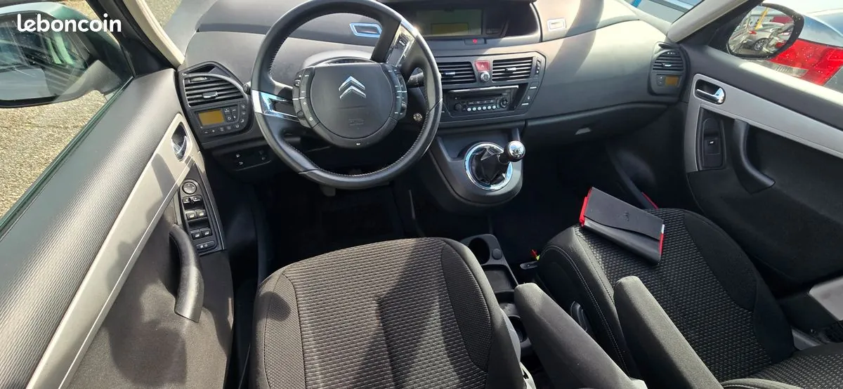 Citroen C4 Picasso 2010 photo 3