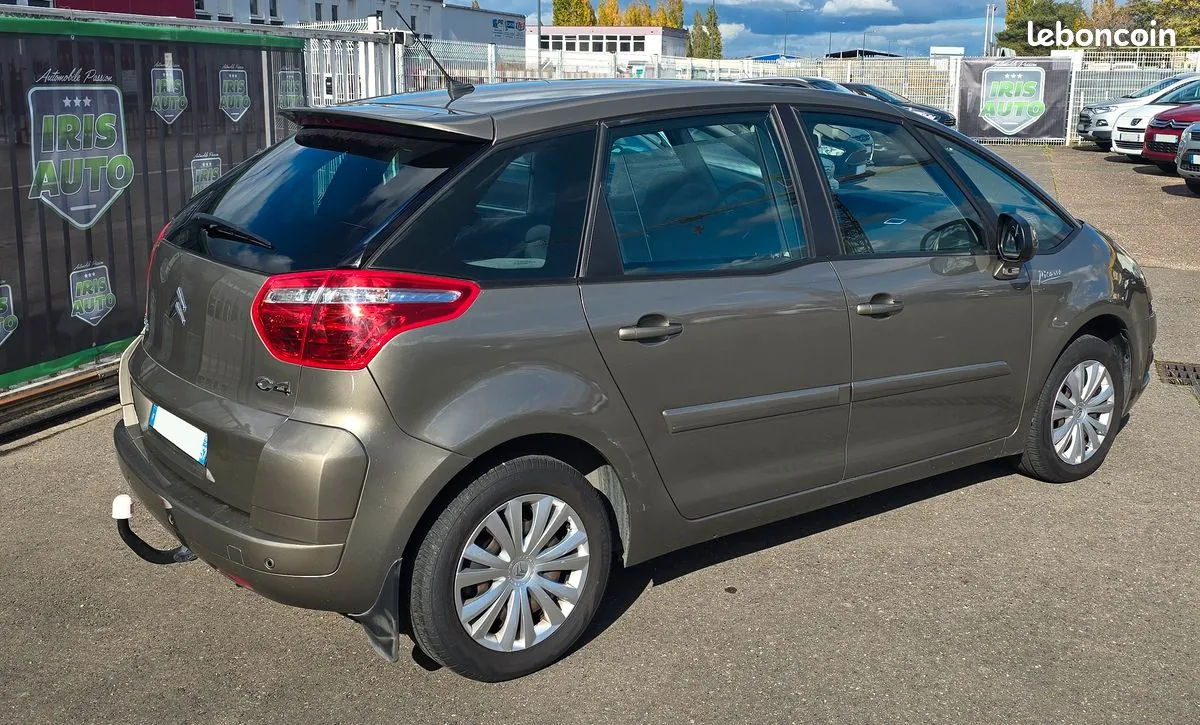 Citroen C4 Picasso 2010 photo 2