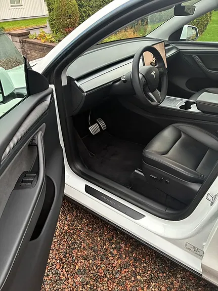 Tesla Model Y 2023 photo 3