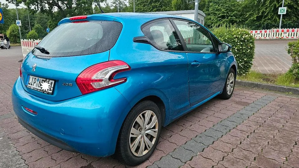 Peugeot 208