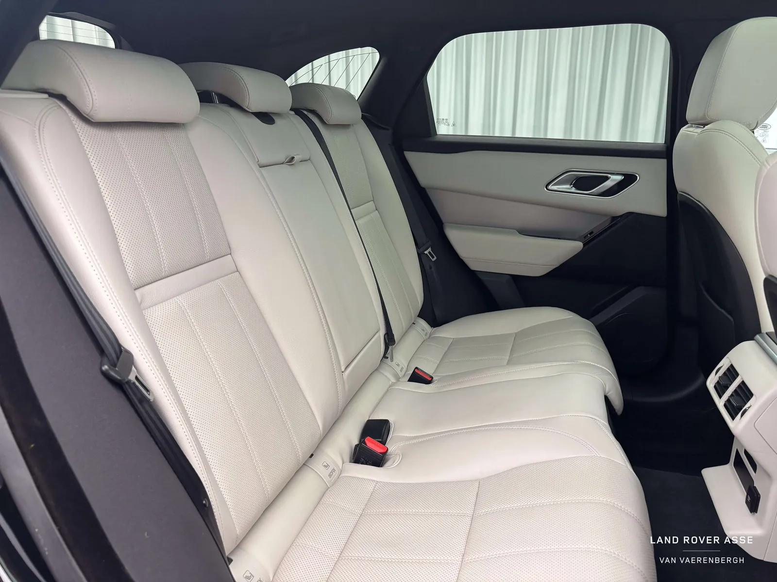 Land Rover Range Rover Velar 2020 photo 5