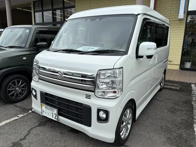 Suzuki Everi