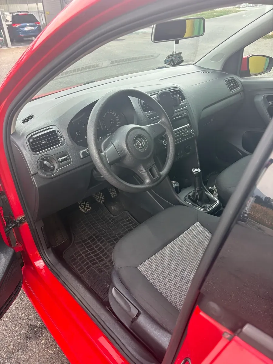 Volkswagen Polo 2012 photo 3