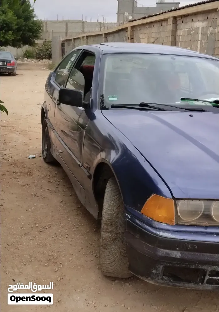 BMW 1 Series 2000 photo 2