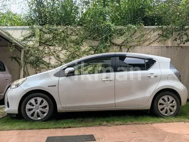 Toyota Aqua 2013 photo 5