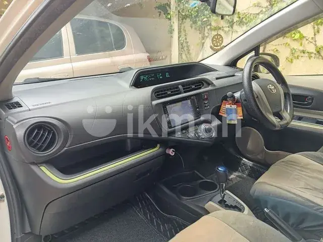 Toyota Aqua 2013 photo 2