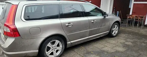 Volvo V70 2012 photo 2