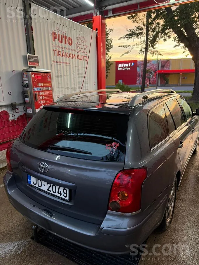 Toyota Avensis 2005 photo 2