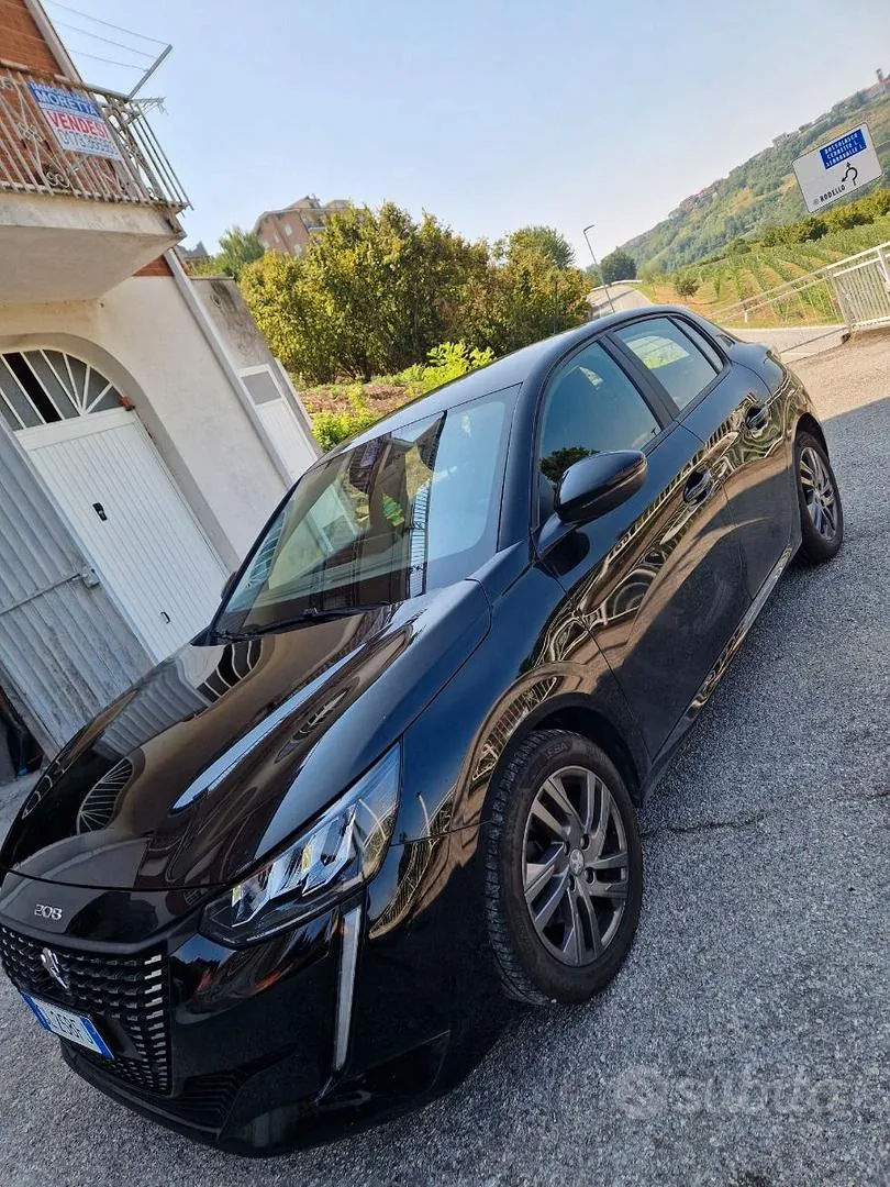 Peugeot 208 2022 photo 3