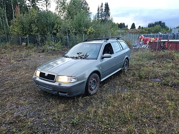 Skoda Octavia 2002 photo 2