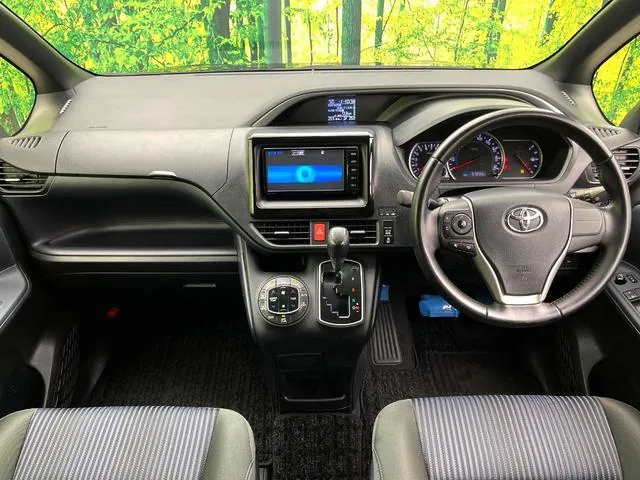 Toyota Voxzie 2015 photo 2
