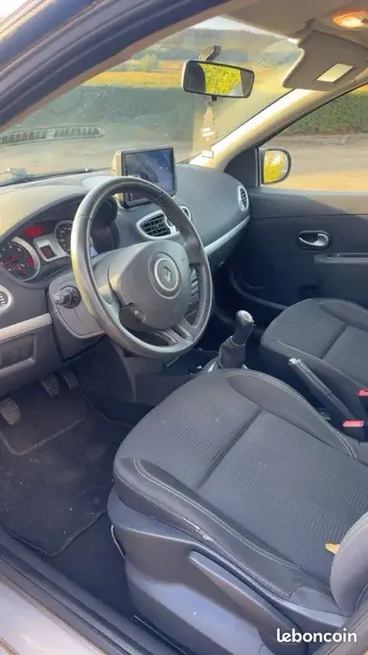 Renault Clio 2012 photo 3