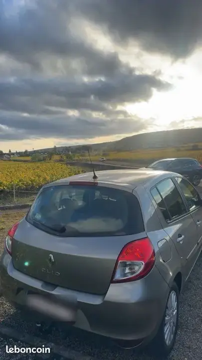 Renault Clio 2012 photo 2