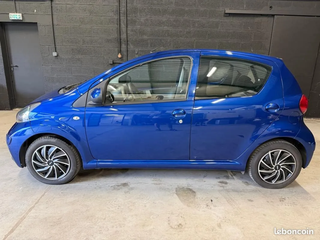 Toyota Aygo 2008 photo 2