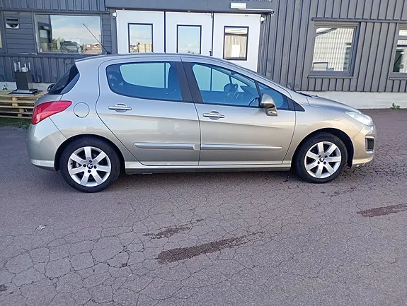 Peugeot 308 2012 photo 4