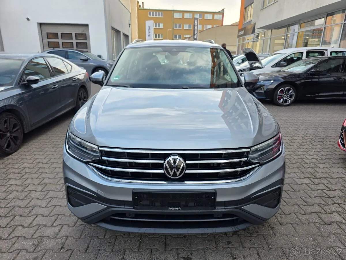 Volkswagen Tiguan Allspace 2023 photo 2