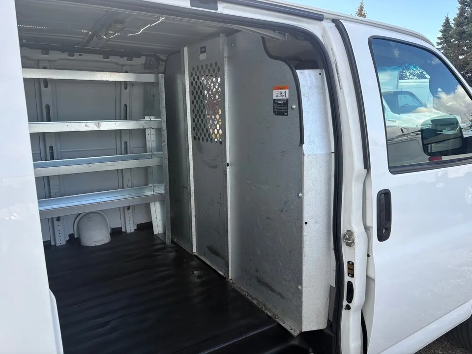 GMC Savana 2020 photo 3